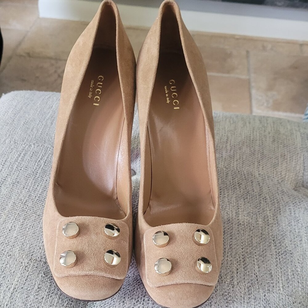 Never Been Worn - Gucci Women's Audrey Tan Suede Block Heel Pumps